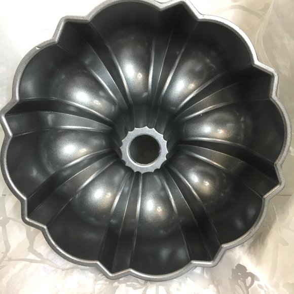 NORDIC WARE Fluted Tube Bundt Cake Pan Bakeware EUC - Picture 5 of 10